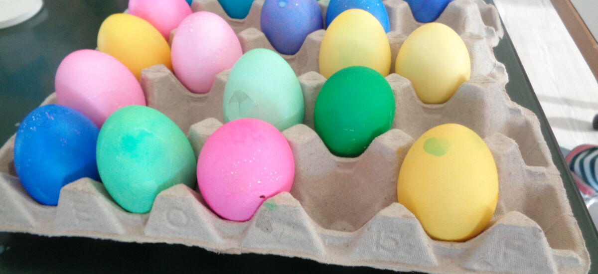 Viele Eier stehen zum Tütschen bereit